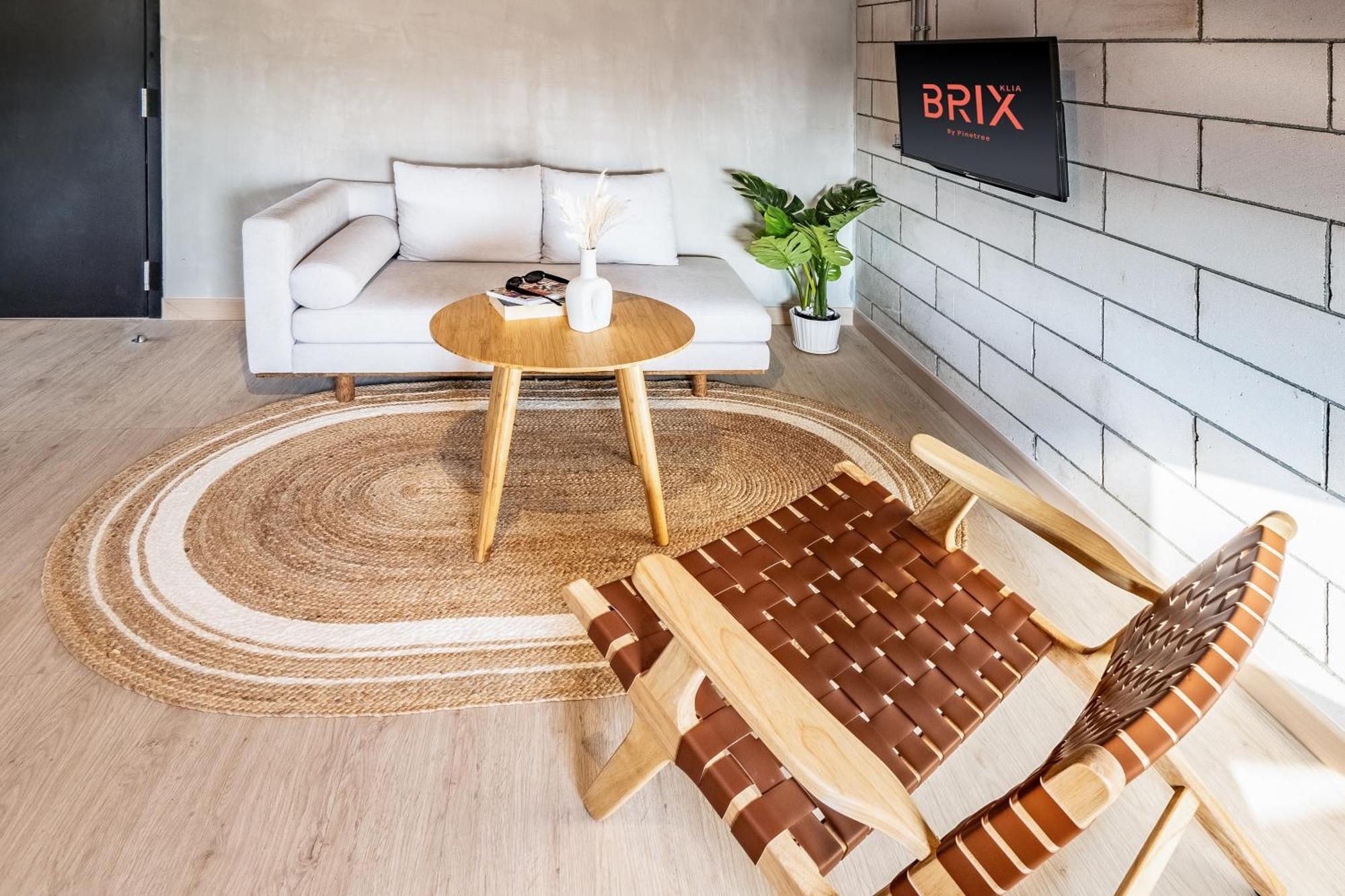 Brix Klia By Pinetree Hotel Сепанг Екстериор снимка